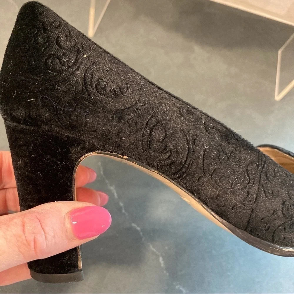 Vintage Phyllis Poland sz 8.5 black velvet pointy toe pumps